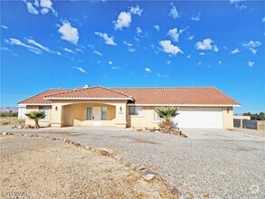 Building Photo - 3680 Ravine Ave