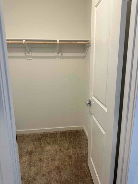 Building Photo - 2769 Lake Mendoza St