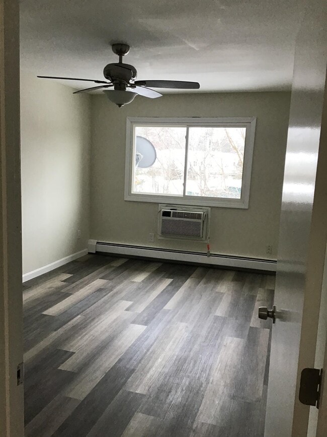 Building Photo - 210 Brook Village Rd