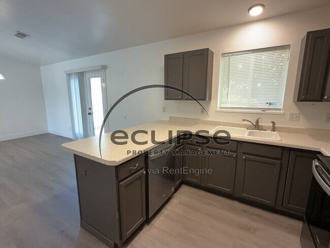 Building Photo - 560 Huntington Point Ln