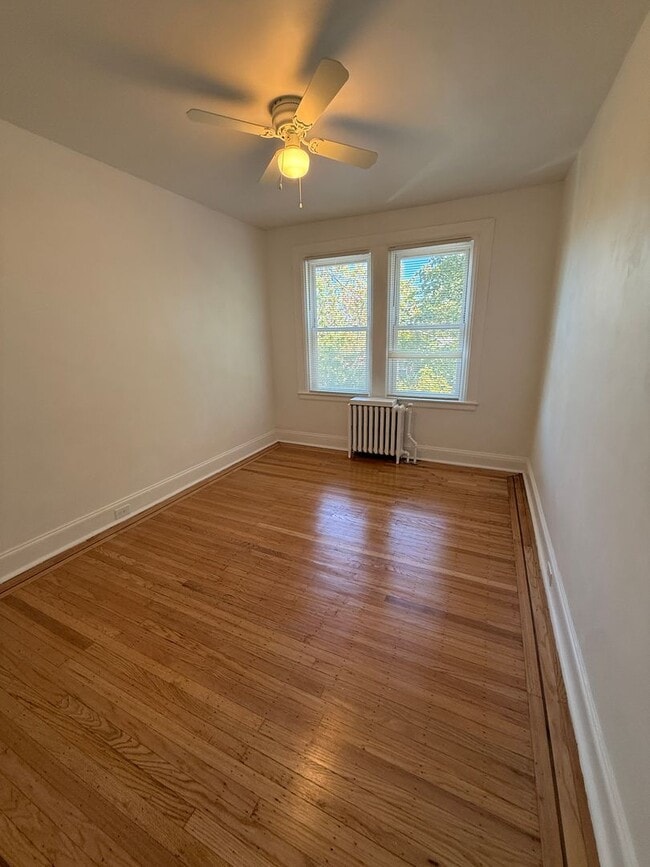 Building Photo - Spacious 3 Bedroom Townhome in Historic Ed...