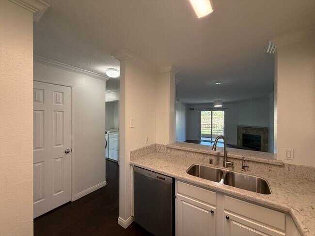 Building Photo - 7405 Charmant Dr