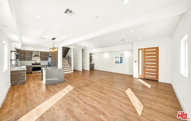 Building Photo - 5641 Riverton Ave