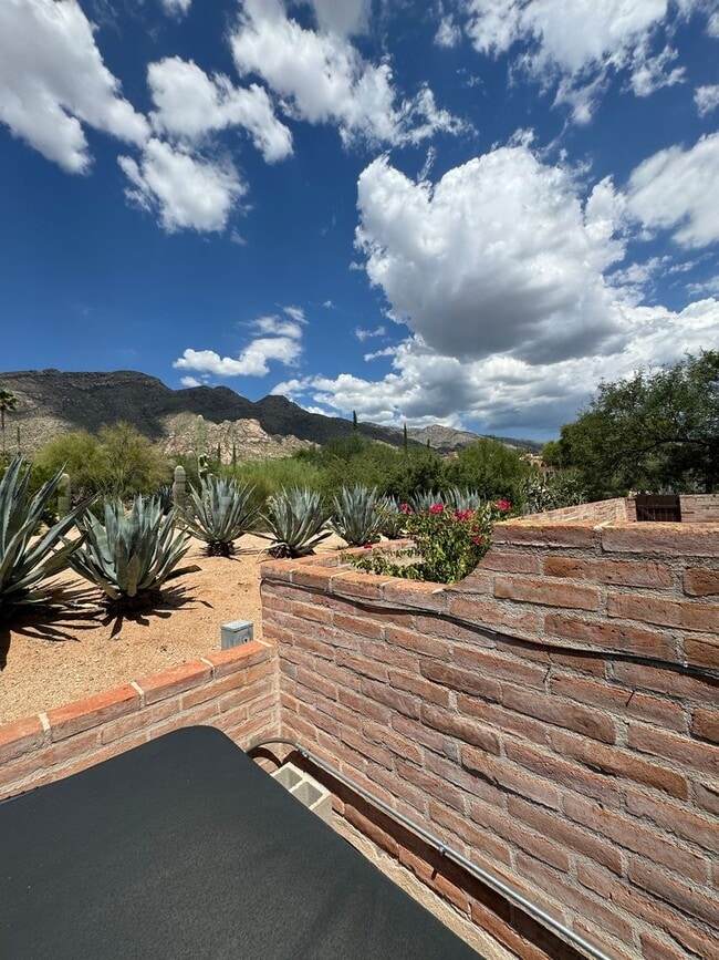 Building Photo - Sophisticated Catalina Foothills Sanctuary: Premium 3-Bedroom Townhome with 2-Car Garage