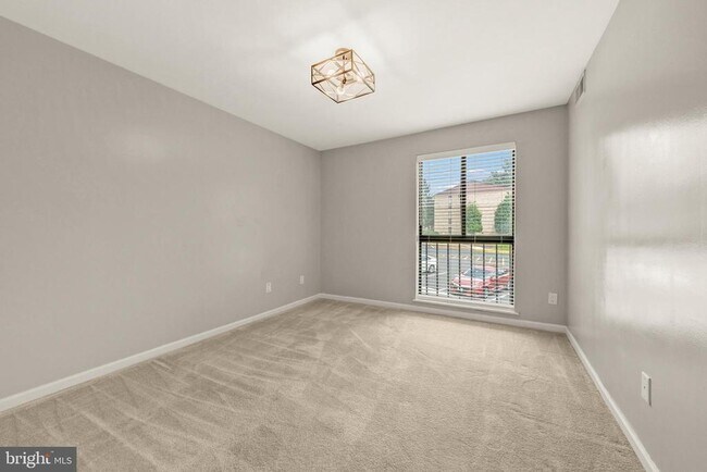 Building Photo - 2045 Royal Fern Ct