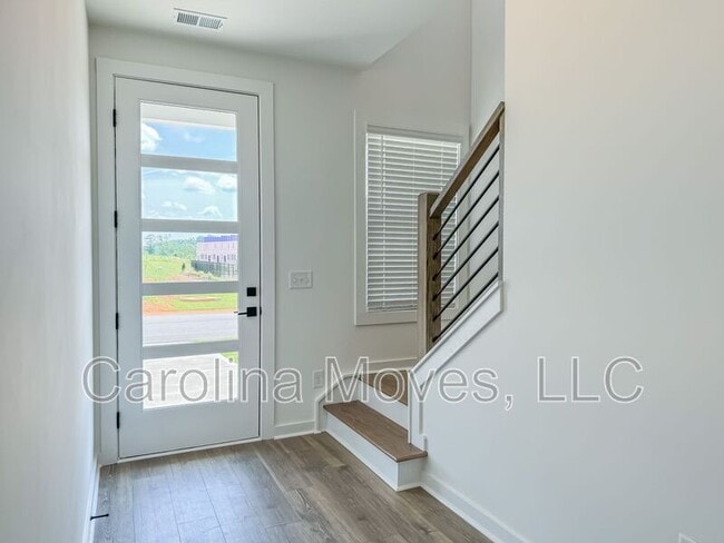 Building Photo - 1431 Darrowby Way