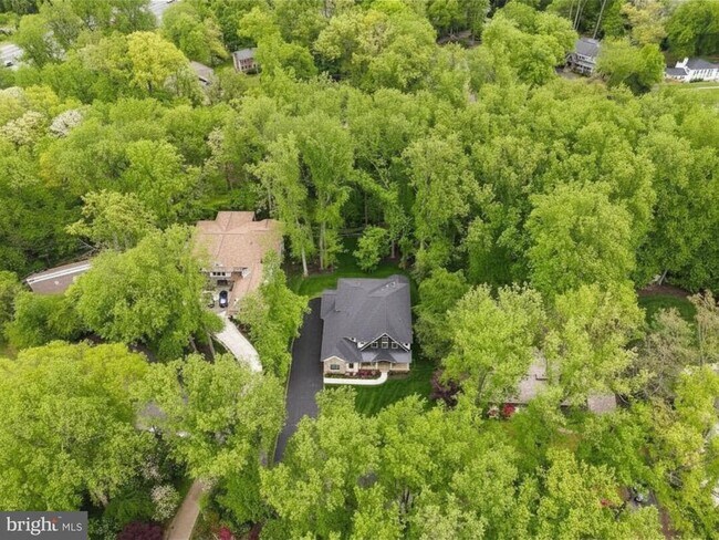 Building Photo - 7002 River Oaks Dr