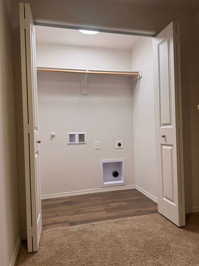 Building Photo - 1642 Zoe Ave