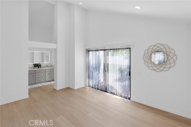 Building Photo - 11 Hunter