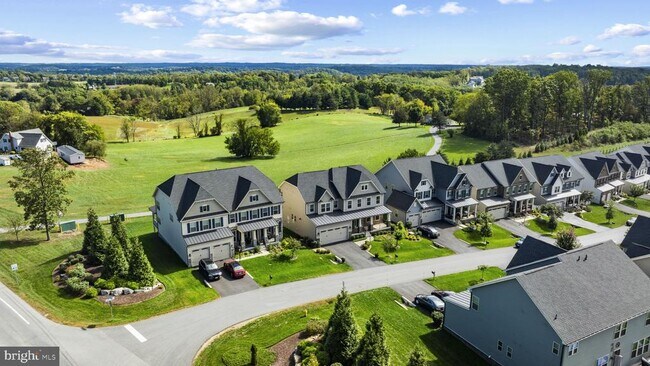 Building Photo - 7147 Starmount Ct