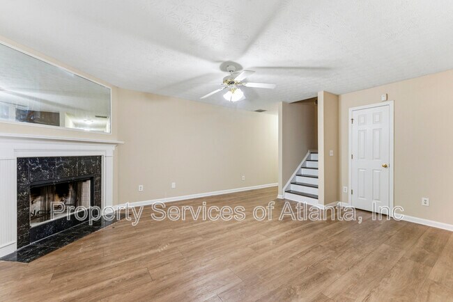 Building Photo - 2088 Manhattan Pkwy