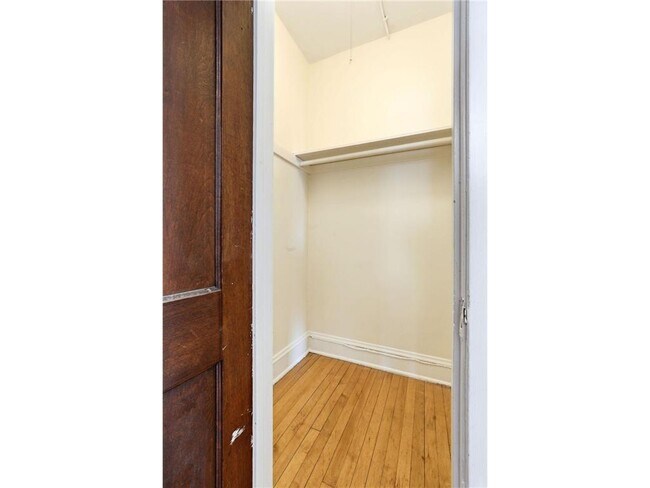 Building Photo - 220 E 19th St