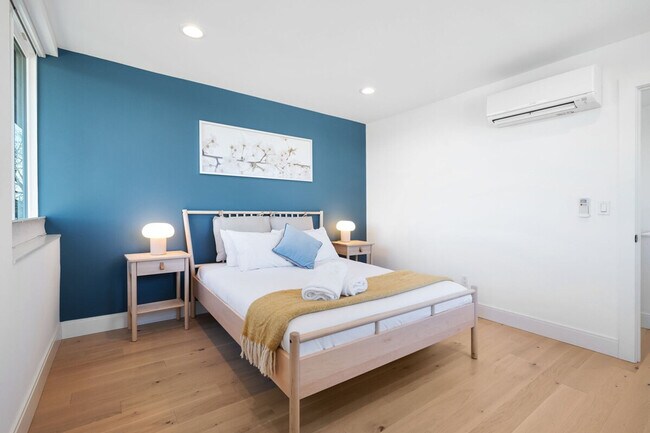 Building Photo - 4510 1st Ave NE