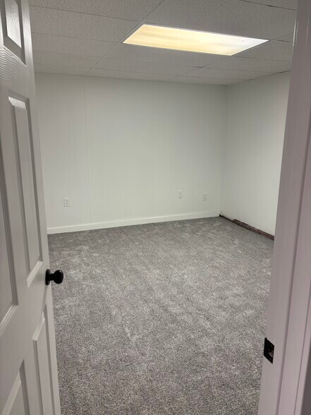 Building Photo - 20 E Walton St