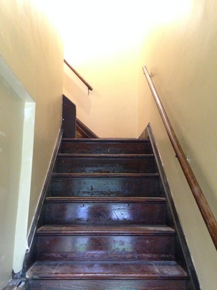 Front Entry - 320 E 5th St