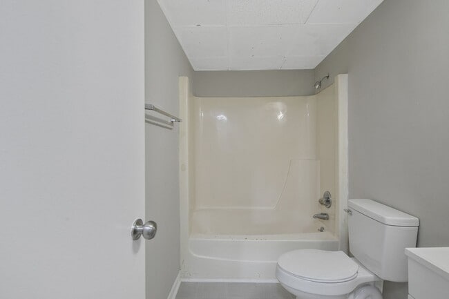 Building Photo - 1608 Fayette Ave