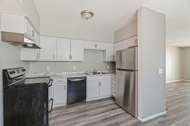 Building Photo - 2814 E Marconi Ave