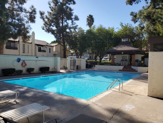 Building Photo - Fabulous Fletcher Hills remodeled townhome.