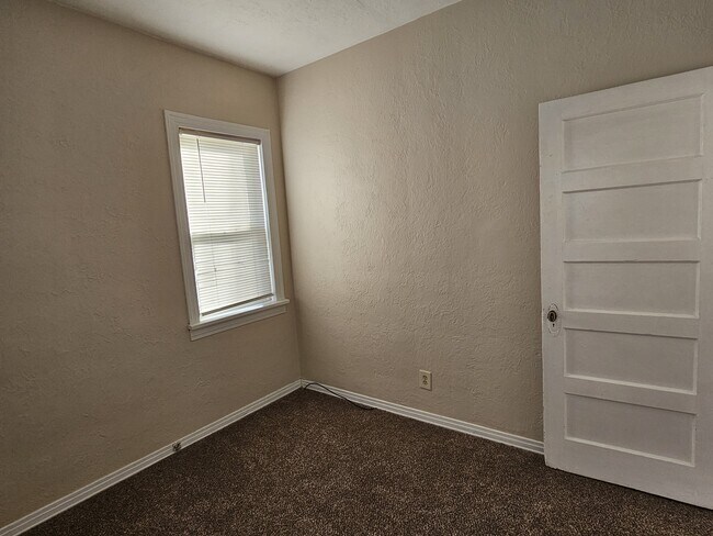 Building Photo - 906 W Colorado Ave