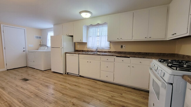 Building Photo - 2701 Wilshire Blvd