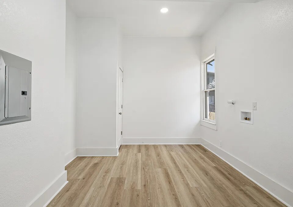 Building Photo - 506 E Evergreen St