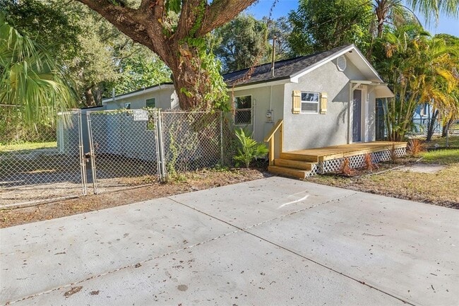 Building Photo - 1606 E Osborne Ave