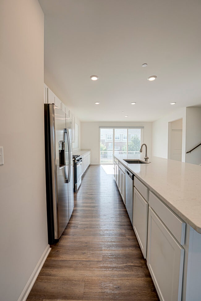 Building Photo - 2939 Showplace Dr