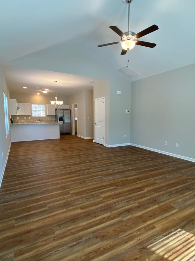 Building Photo - One level 3 bedroom 2 bath home