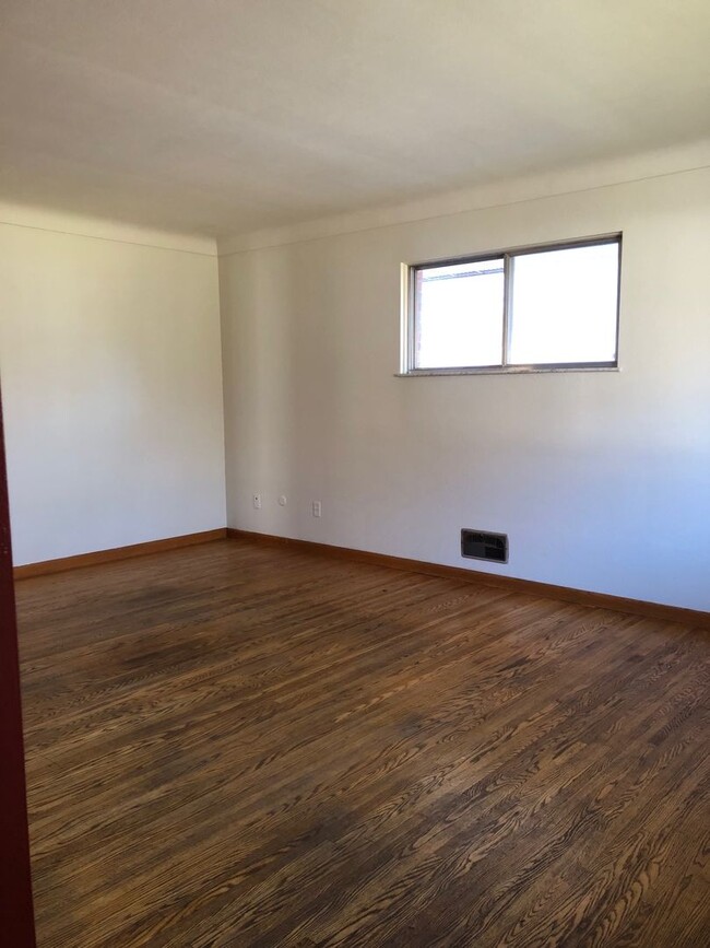 Building Photo - Nice 2 bedroom home in South Toledo with b...