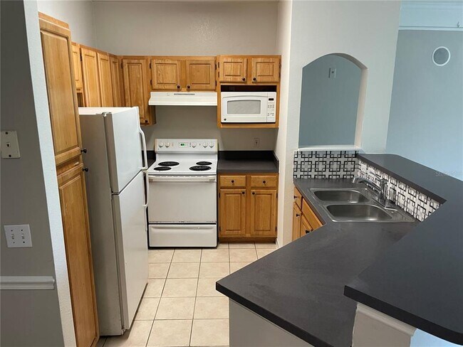 Building Photo - 3315 Parkchester Square Blvd