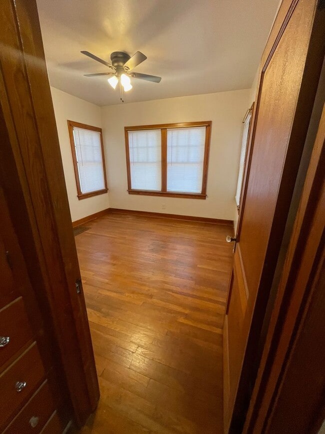 Building Photo - 3 Bedroom with garage and basement