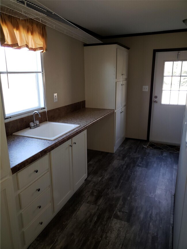 Building Photo - 132 Granbury