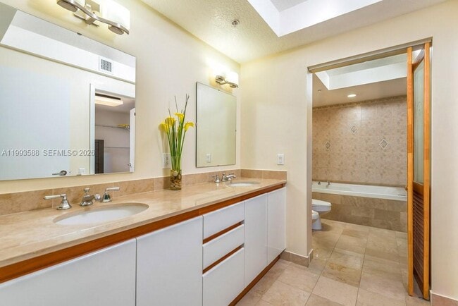 Building Photo - 1500 Ocean Dr