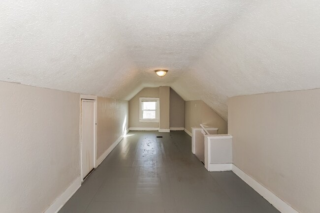 Building Photo - 1069 Herberich Ave
