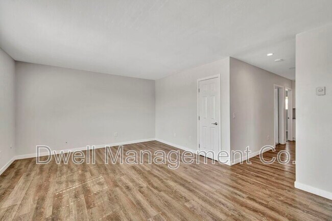 Building Photo - 805 N 3rd St