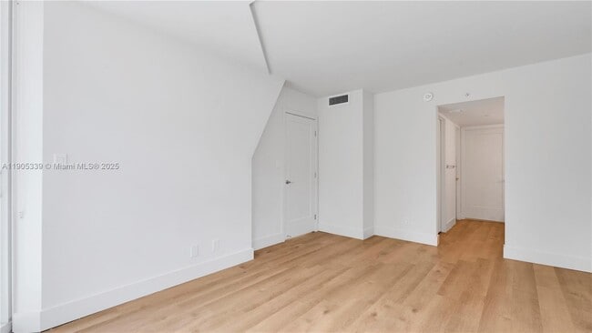 Building Photo - 555 NE 34th St