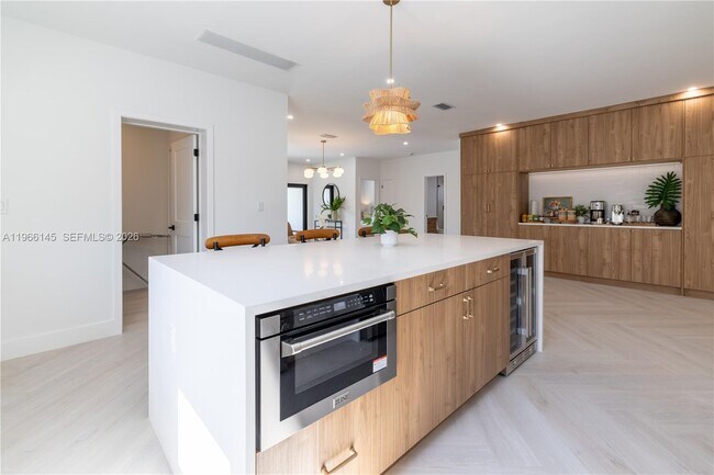 Building Photo - 1420 SW 17th St