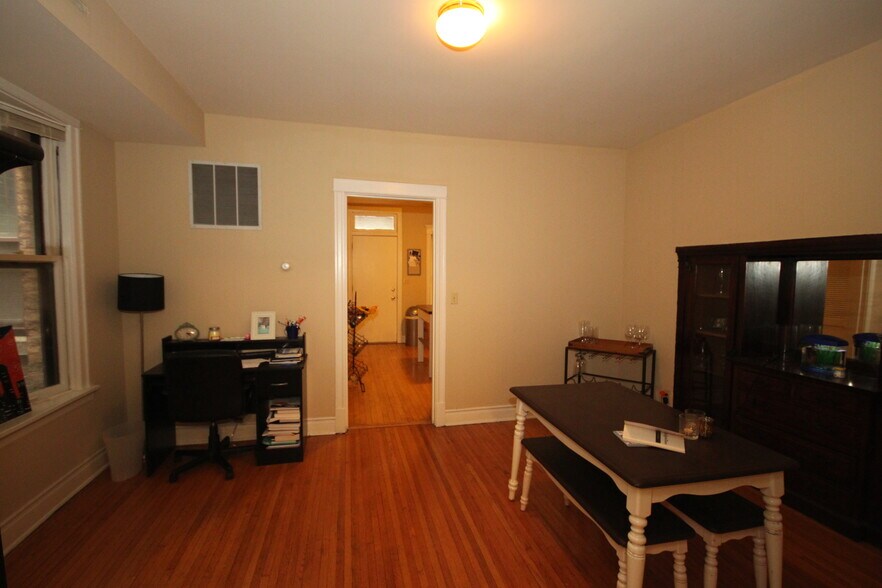 Building Photo - 1336 W Belmont Ave