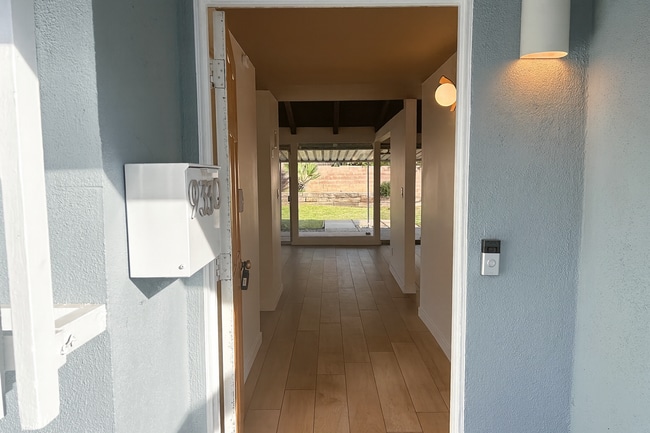 Building Photo - Mid-Century-Inspired 3-Bed / 2-Bath Home — Clean Lines, Modern Upgrades & Quiet Living