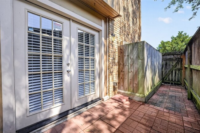 Building Photo - 1311 Antoine Dr