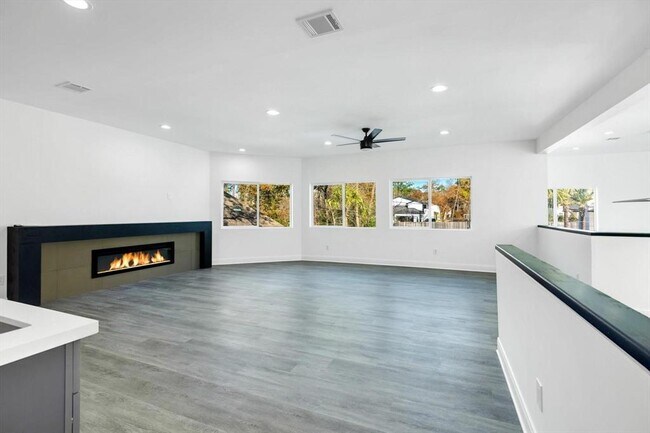 Building Photo - 12564 Memorial Dr