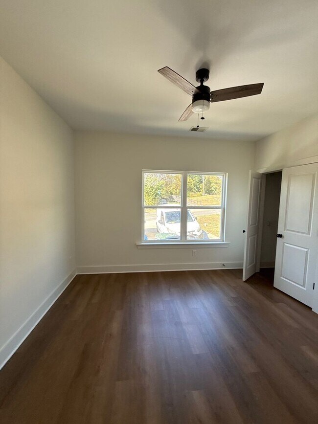 Building Photo - 3014 N Chamberlain Ave