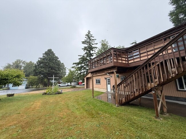 Building Photo - Gorgeous 4 bedroom home on corner lot in B...