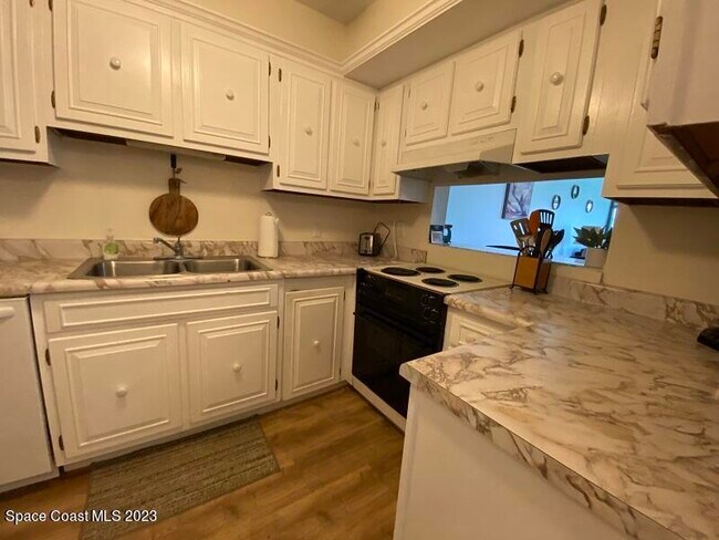 Building Photo - 555 Fillmore Ave