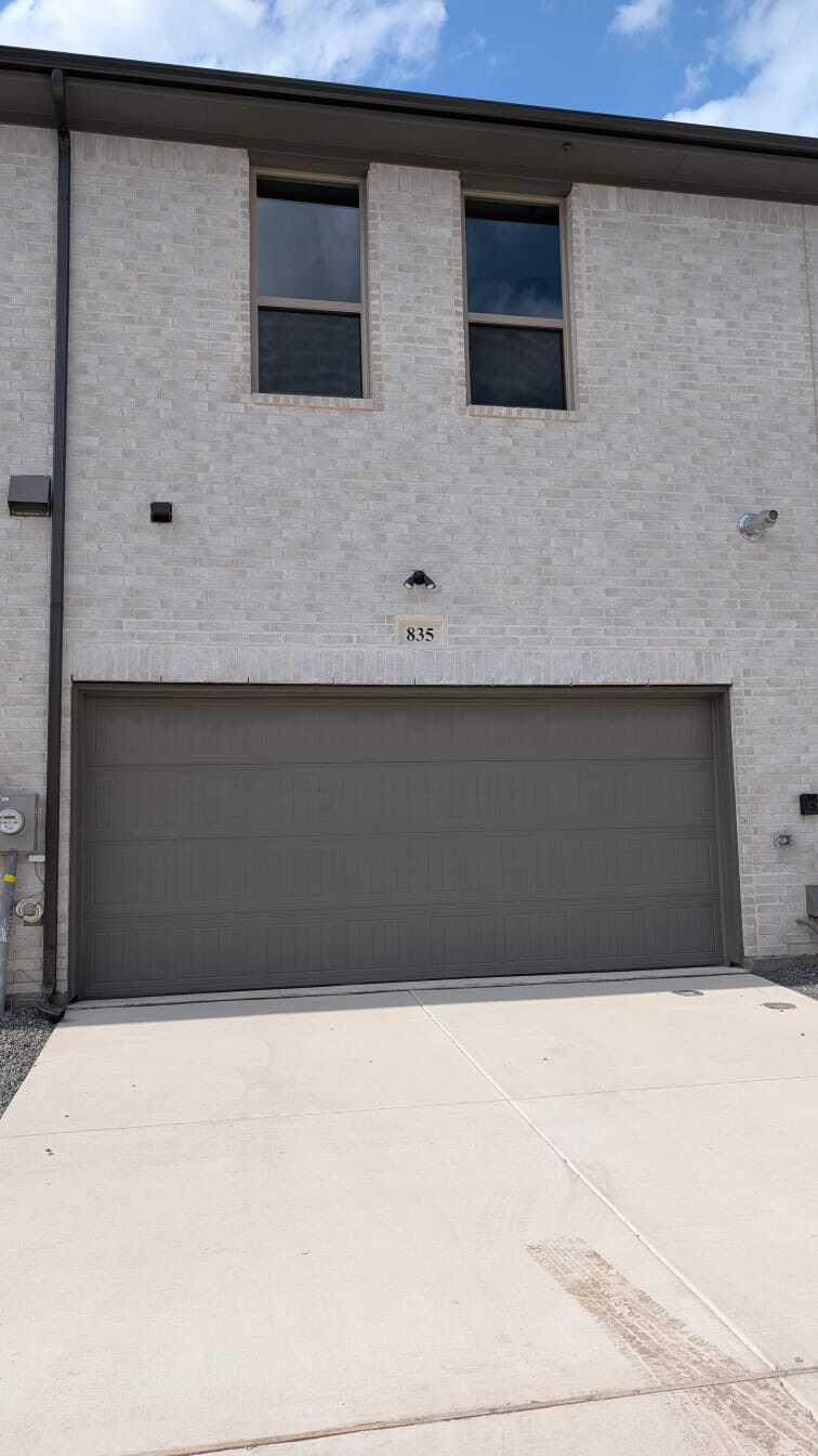Garage - 835 Lennox Dr