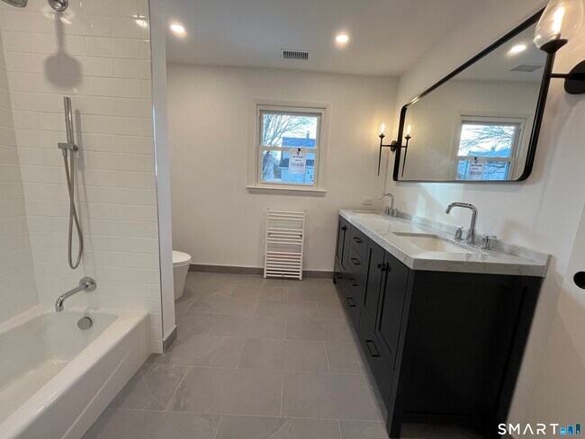 Building Photo - 34 Keith St