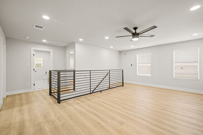 Building Photo - BEAUTIFUL 4 BEDROOM PROPERTY LOCATED IN BU...