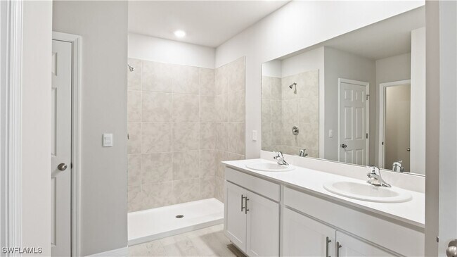 Building Photo - 1903 Cape Coral Pkwy W