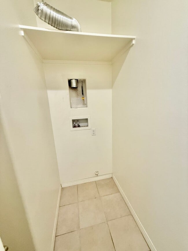 Building Photo - Accessory Dwelling Unit (ADU)