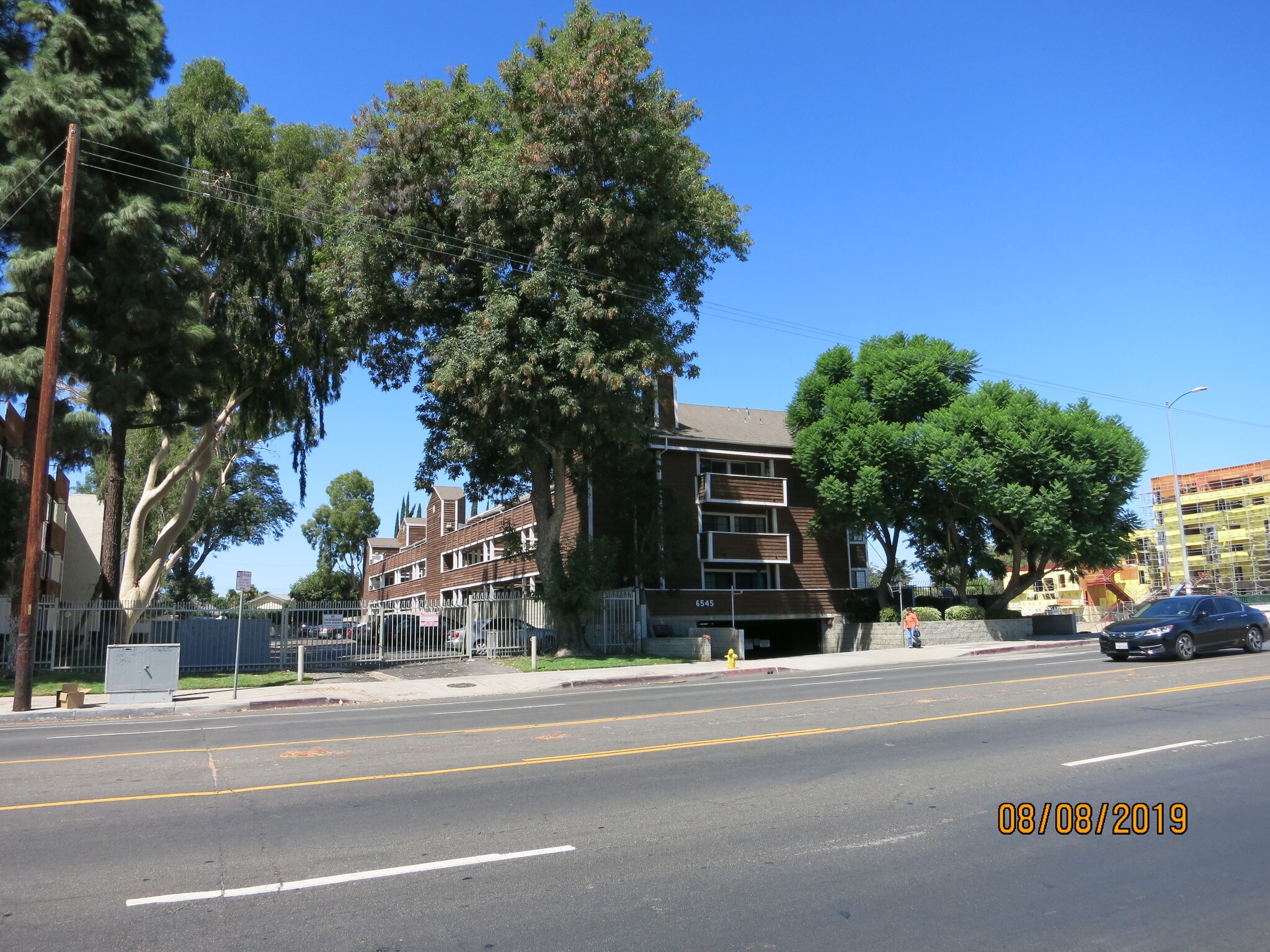 Building Photo - 6545 Reseda Blvd